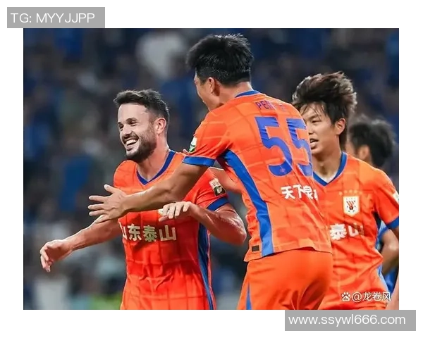 帅气球星点燃绿茵场 热血足球激发无限可能