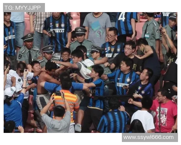 有些男人为追逐足球明星倾家荡产 他们的疯狂行为背后藏着什么秘密